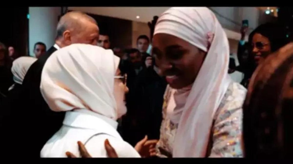 Emine Erdoğan Yankılar Sergisi'ni Sosyal Medyada Paylaştı